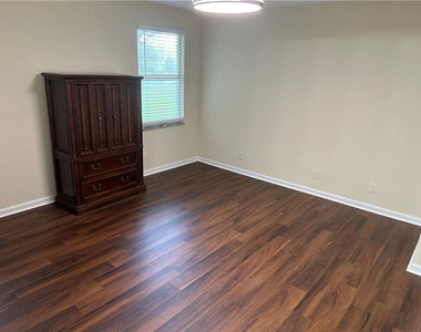 4400 Crystal Lake Drive - Photo Thumbnail 7