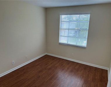 4400 Crystal Lake Drive - Photo Thumbnail 6