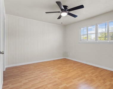 2804 Spring Valley Drive - Photo Thumbnail 11