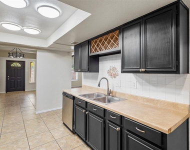 2804 Spring Valley Drive - Photo Thumbnail 7