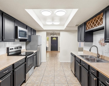 2804 Spring Valley Drive - Photo Thumbnail 8