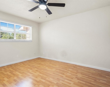 2804 Spring Valley Drive - Photo Thumbnail 12