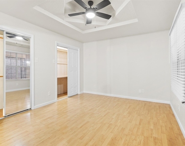 2804 Spring Valley Drive - Photo Thumbnail 14