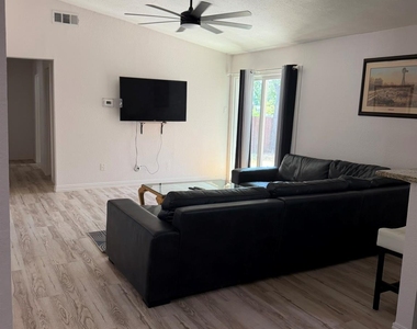3932 Sun Valley Court - Photo Thumbnail 5