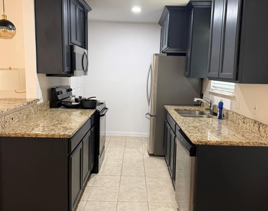3932 Sun Valley Court - Photo Thumbnail 4