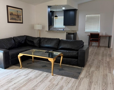 3932 Sun Valley Court - Photo Thumbnail 6