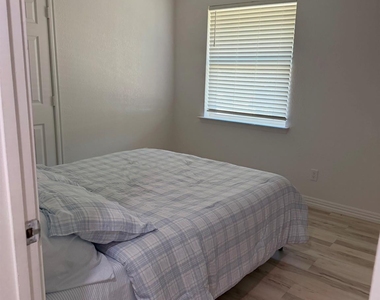 3932 Sun Valley Court - Photo Thumbnail 10