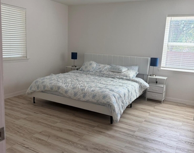 3932 Sun Valley Court - Photo Thumbnail 12