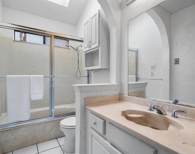 5590 Spring Valley - Photo Thumbnail 11
