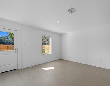823 Sandhill Crane Lane - Photo Thumbnail 5