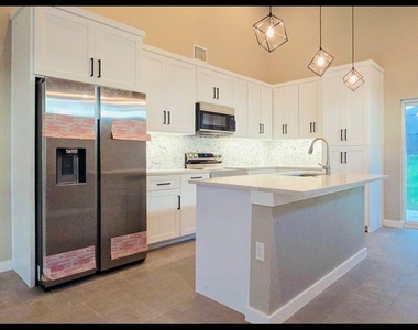 2821 Avenue L - Photo Thumbnail 1