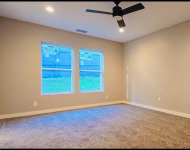 2821 Avenue L - Photo Thumbnail 4