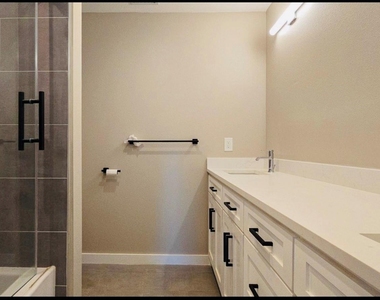 2821 Avenue L - Photo Thumbnail 3