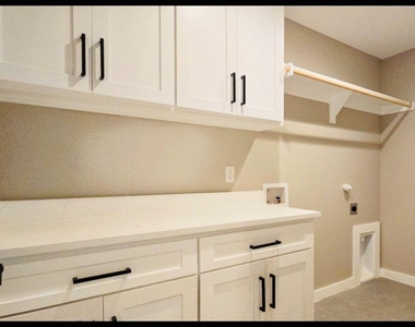 2821 Avenue L - Photo Thumbnail 6