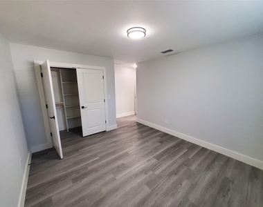 612 E 3rd Street - Photo Thumbnail 3