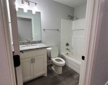 612 E 3rd Street - Photo Thumbnail 5