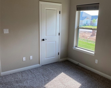 3005 Promenade Drive - Photo Thumbnail 12