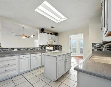 2711 Primrose Lane - Photo Thumbnail 4