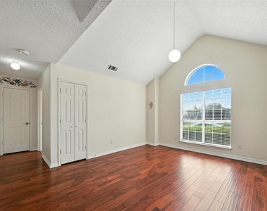 2711 Primrose Lane - Photo Thumbnail 6