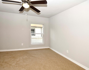 814 N Kentucky Street - Photo Thumbnail 6