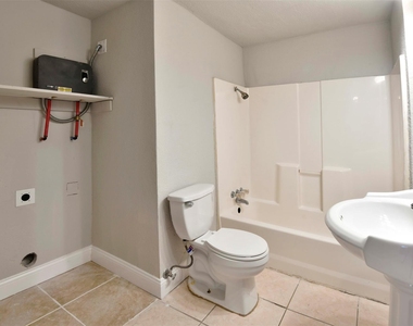 814 N Kentucky Street - Photo Thumbnail 8