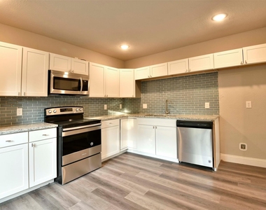 814 N Kentucky Street - Photo Thumbnail 4