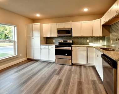 814 N Kentucky Street - Photo Thumbnail 5
