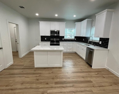 524 W Florence Street - Photo Thumbnail 1