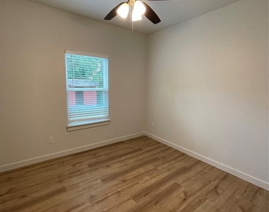 524 W Florence Street - Photo Thumbnail 7