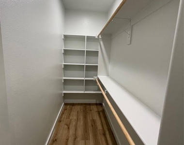 524 W Florence Street - Photo Thumbnail 9