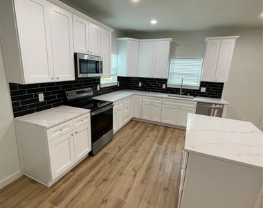 524 W Florence Street - Photo Thumbnail 2