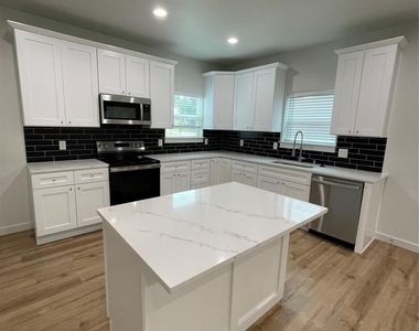 524 W Florence Street - Photo Thumbnail 3
