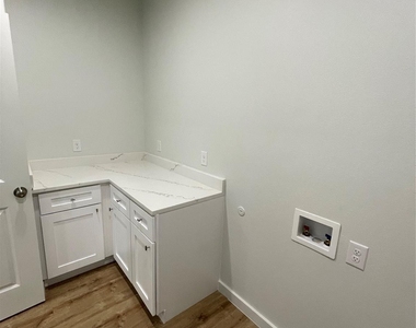 524 W Florence Street - Photo Thumbnail 13
