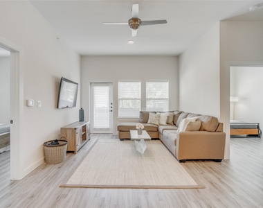 209 Wimberly Street - Photo Thumbnail 5