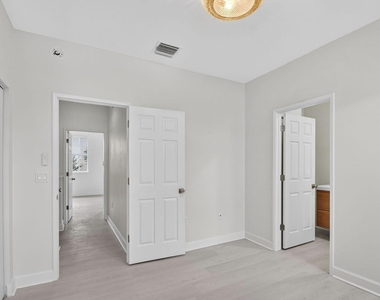 695 Hibiscus Street - Photo Thumbnail 10
