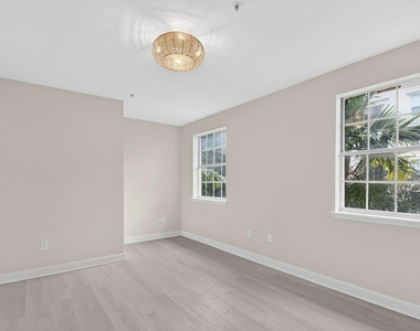 695 Hibiscus Street - Photo Thumbnail 9