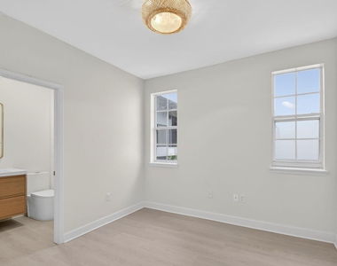 695 Hibiscus Street - Photo Thumbnail 13
