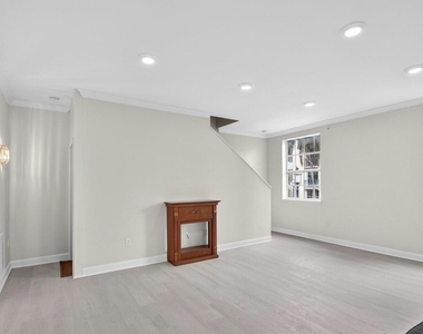 695 Hibiscus Street - Photo Thumbnail 3