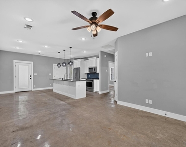 707 E Woodard Street - Photo Thumbnail 2