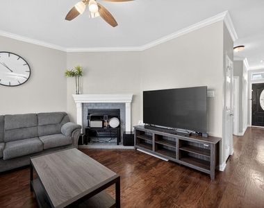 9633 Anns Way - Photo Thumbnail 8