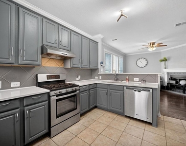 9633 Anns Way - Photo Thumbnail 14
