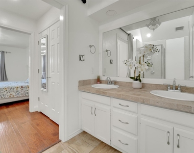 3021 Waterfront Circle - Photo Thumbnail 14