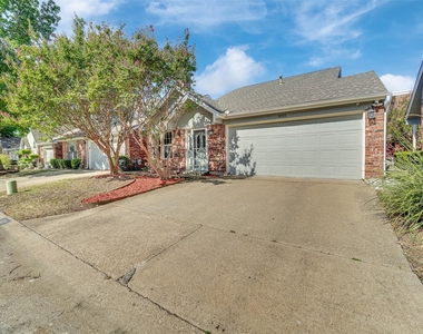 3021 Waterfront Circle - Photo Thumbnail 2