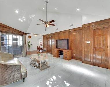 3021 Waterfront Circle - Photo Thumbnail 3