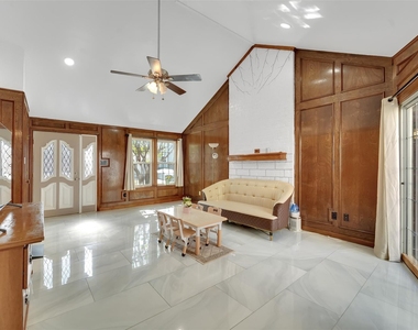 3021 Waterfront Circle - Photo Thumbnail 4