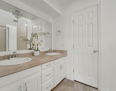 3021 Waterfront Circle - Photo Thumbnail 12