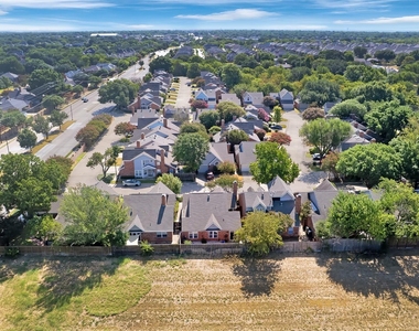 3021 Waterfront Circle - Photo Thumbnail 24