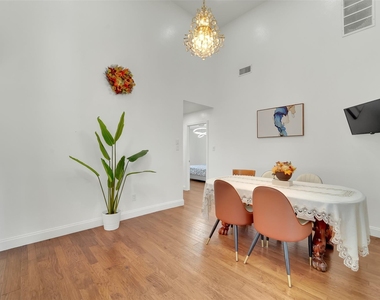 3021 Waterfront Circle - Photo Thumbnail 5
