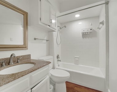 3021 Waterfront Circle - Photo Thumbnail 7