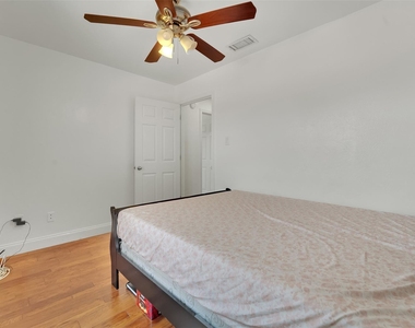 3021 Waterfront Circle - Photo Thumbnail 9